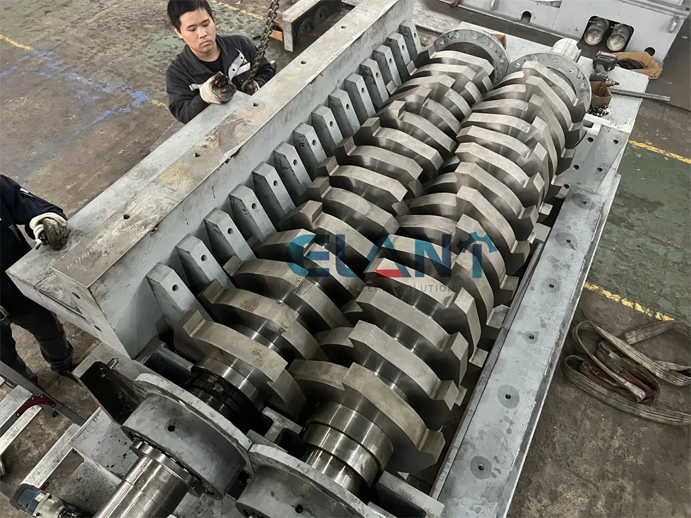 1. Main rotor of double shaft shredder machine 